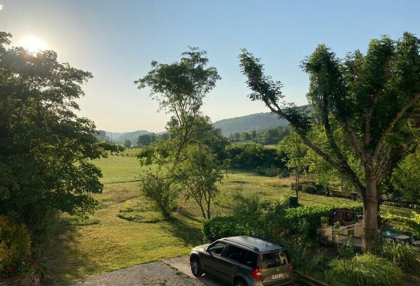Номер Стандарт, Les Deux Chevaux Chambres D’hôtes