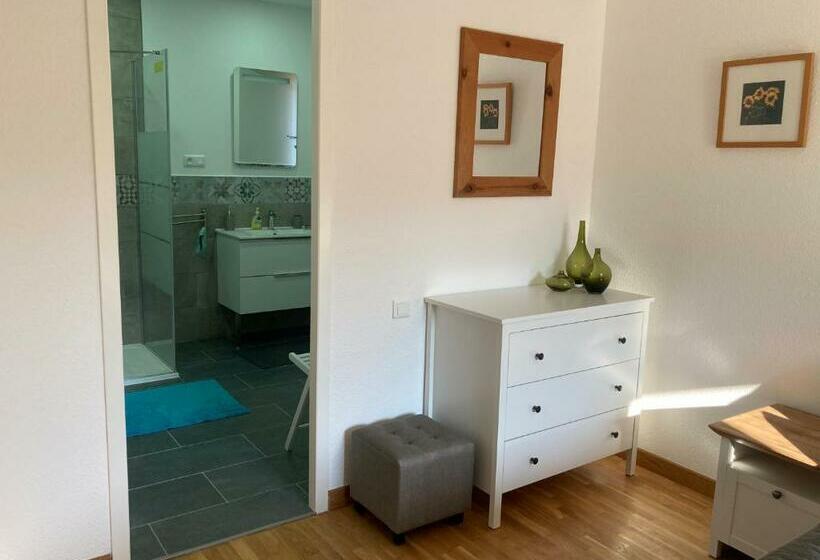 Номер Стандарт, Les Deux Chevaux Chambres D’hôtes