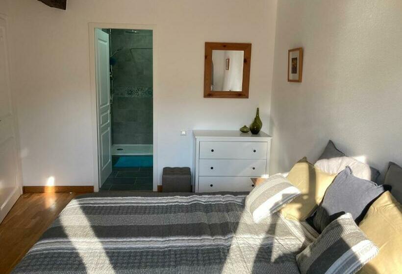 Номер Стандарт, Les Deux Chevaux Chambres D’hôtes