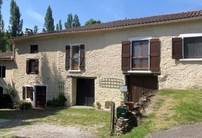 Номер Стандарт Вид на Сад, Les Deux Chevaux Chambres D’hôtes