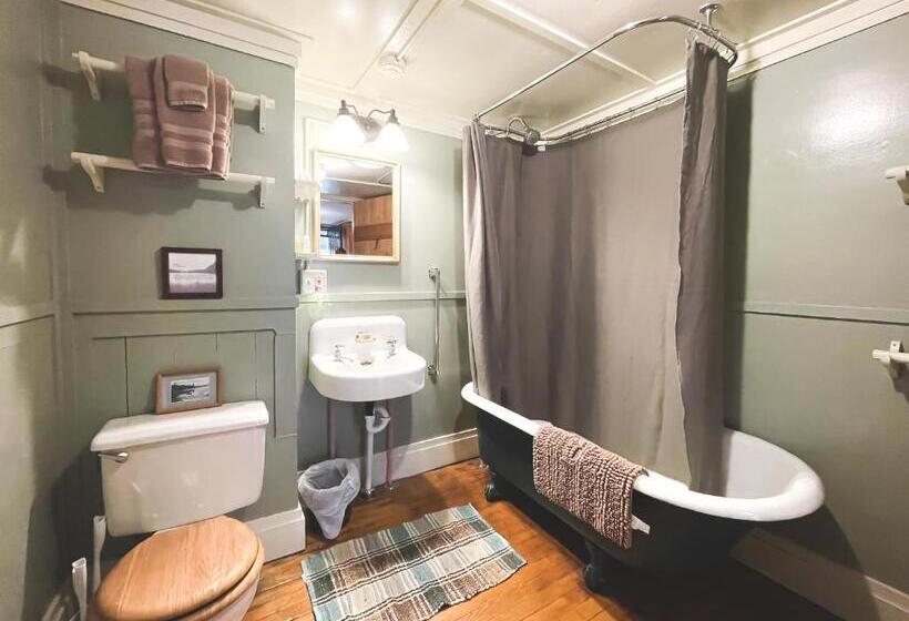 غرفة ديلوكس رباعية, White Pine Camp