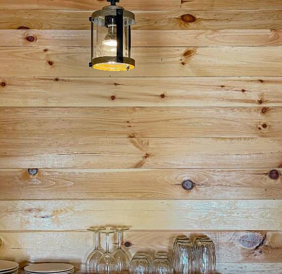شقة غرفتين, White Pine Camp