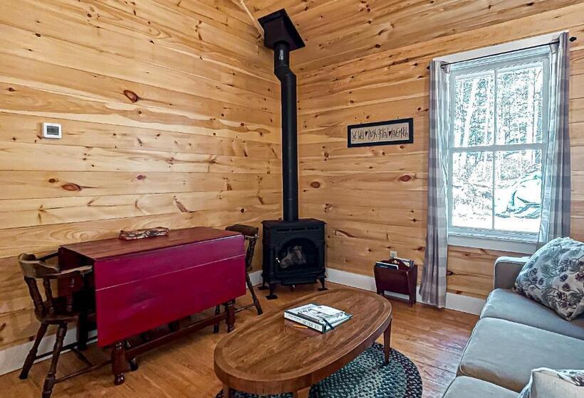 شقة غرفتين, White Pine Camp