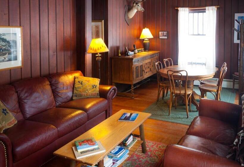 كابينة, White Pine Camp