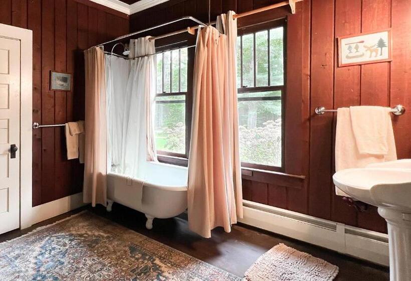 كابينة, White Pine Camp