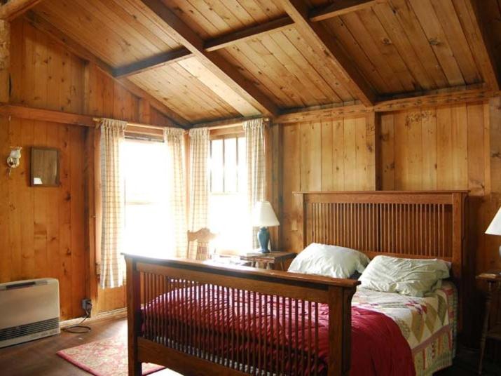 غرفة قياسية ثلاثية, White Pine Camp