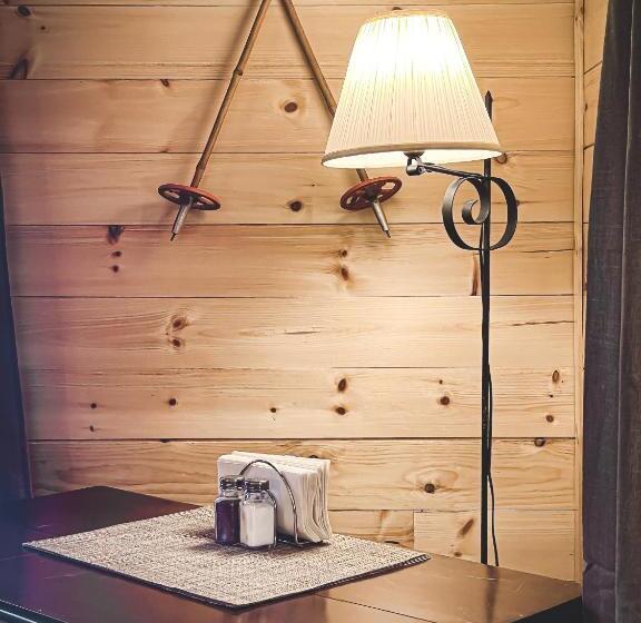 شاليه سوبيريور غرفة نوم واحدة, White Pine Camp