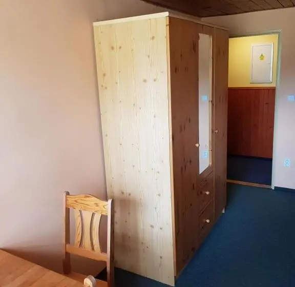 浴室共有スタンダード4人用ルーム, Pension Pod Hrádečkem
