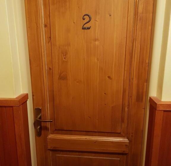 스탠다드 4인용 룸 공용 욕실, Pension Pod Hrádečkem