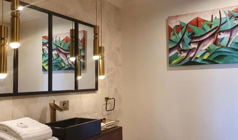 غرفة قياسية, The Green Monkey Lux Suite At The Grumpy Schnauzer B&b Private Hot Tub, Gym, Breakfast, Stunning!