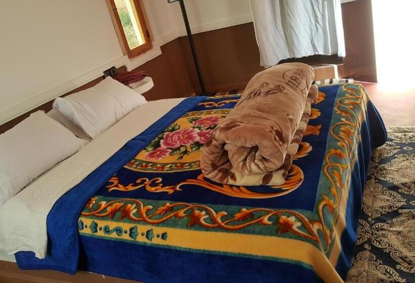 חדר סטנדרט לשלושה עם מרפסת, Auberge La Belle Vue Dades