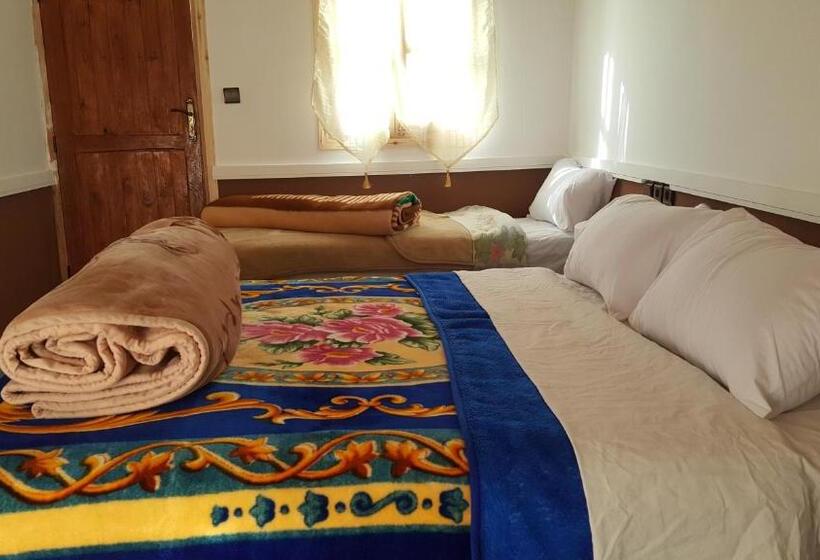 חדר סטנדרט לשלושה עם מרפסת, Auberge La Belle Vue Dades