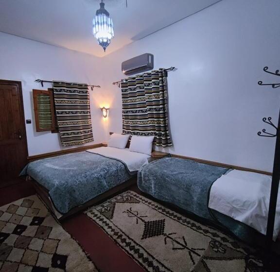 חדר סטנדרט לשלושה עם מרפסת, Auberge La Belle Vue Dades