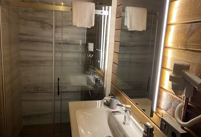 بنجلو ديلوكس, Triada Hotel Buyukada