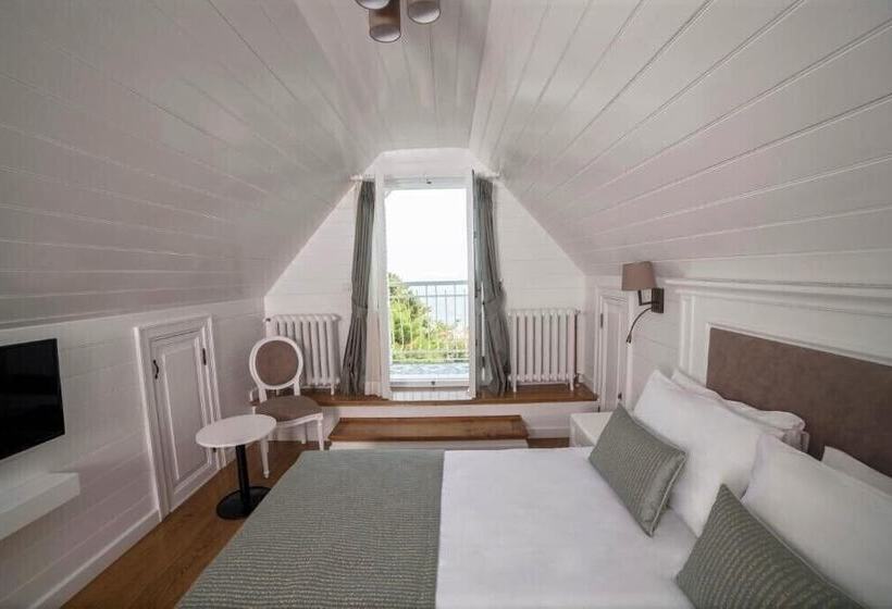 غرفة ديلوكس مطلّة علي البحر مزوَّدة بشُرفة, Triada Hotel Buyukada