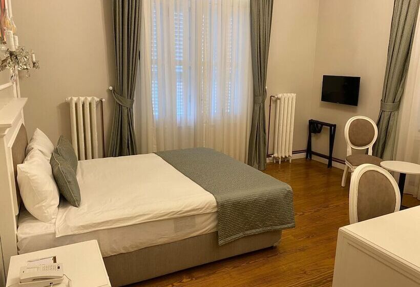 غرفة ديلوكس مطلّة علي البحر مزوَّدة بشُرفة, Triada Hotel Buyukada