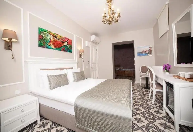 اتاق استاندارد با وان آب گرم, Triada Hotel Buyukada