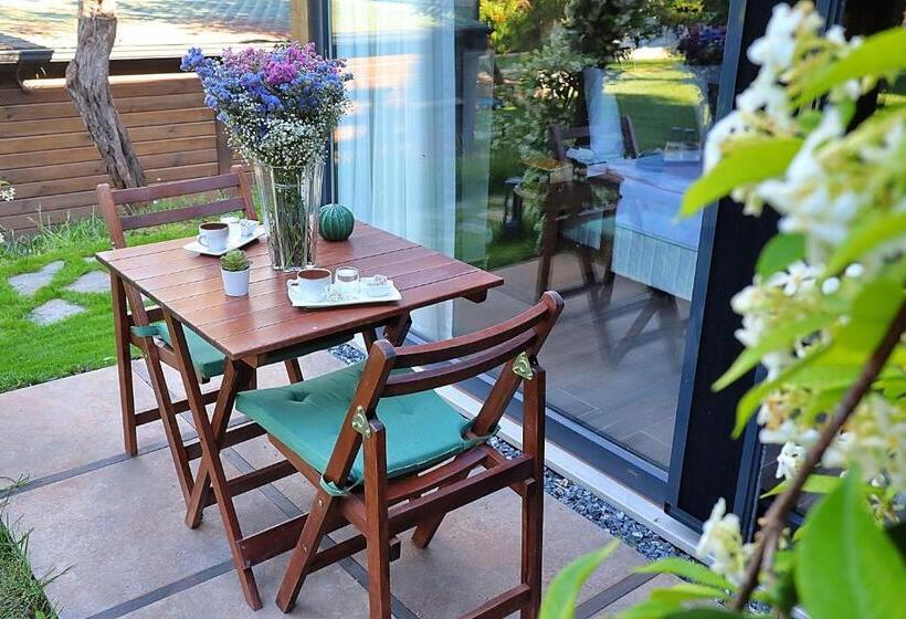 بنجلو ديلوكس, Triada Hotel Buyukada