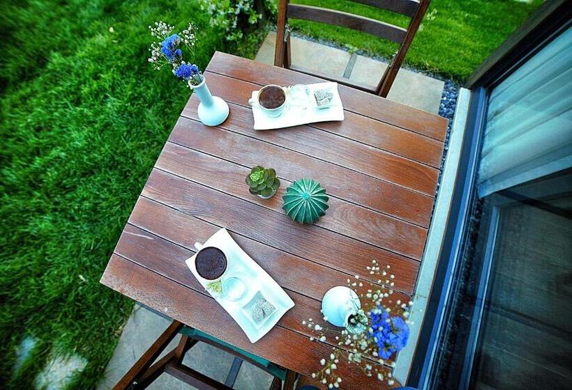 بنجلو ديلوكس, Triada Hotel Buyukada