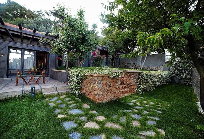 بنجلو عائلى, Triada Hotel Buyukada