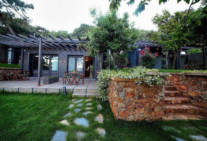 بنجلو عائلى, Triada Hotel Buyukada