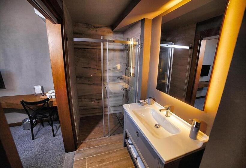 بنجلو عائلى, Triada Hotel Buyukada