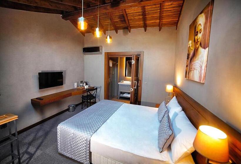 بنجلو عائلى, Triada Hotel Buyukada