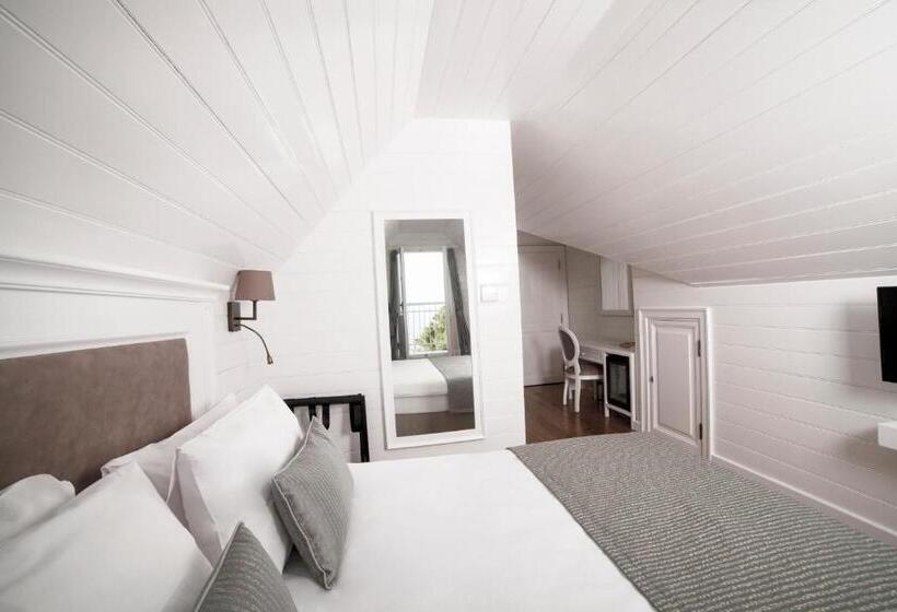 غرفة ديلوكس مطلّة علي البحر مزوَّدة بشُرفة, Triada Hotel Buyukada