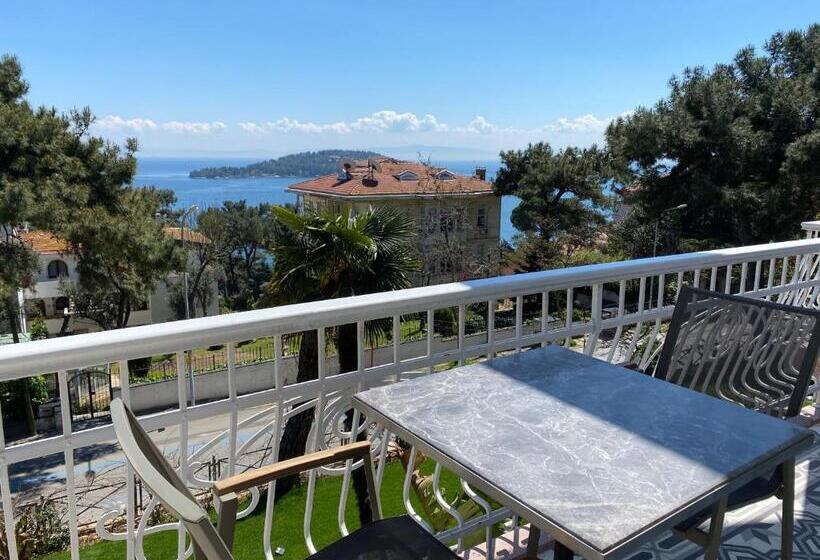 غرفة ديلوكس مطلّة علي البحر مزوَّدة بشُرفة, Triada Hotel Buyukada