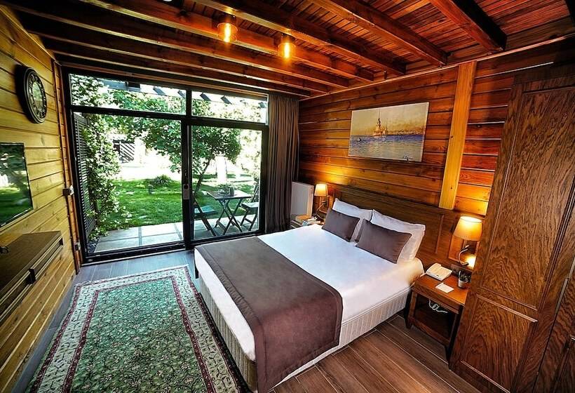 بنجلو ديلوكس, Triada Hotel Buyukada