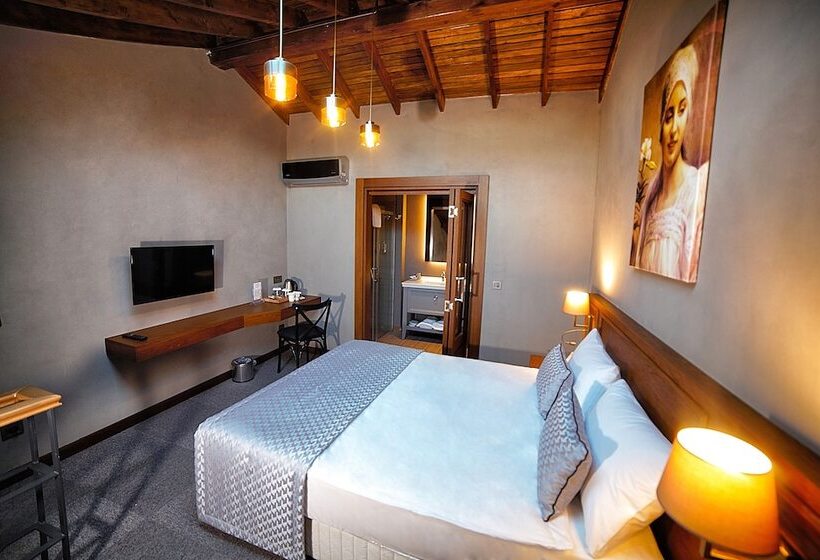 بنجلو عائلى, Triada Hotel Buyukada