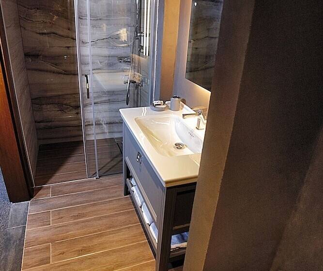 بنجلو عائلى, Triada Hotel Buyukada