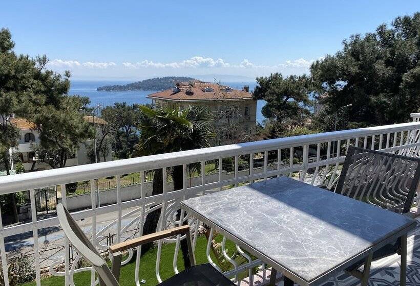 غرفة ديلوكس مطلّة علي البحر مزوَّدة بشُرفة, Triada Hotel Buyukada