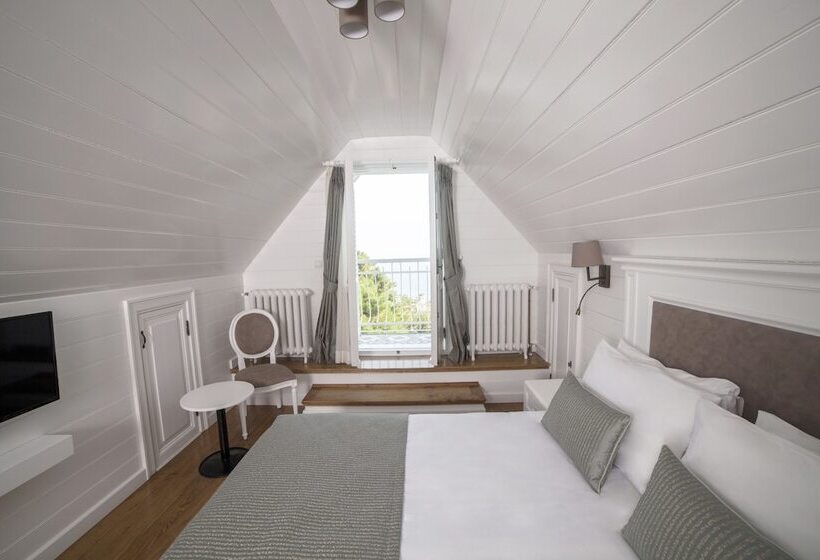 غرفة ديلوكس مطلّة علي البحر مزوَّدة بشُرفة, Triada Hotel Buyukada