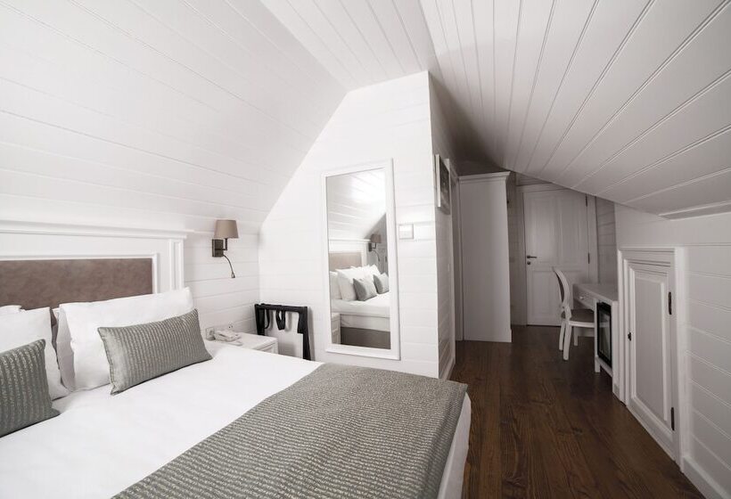 غرفة ديلوكس مطلّة علي البحر مزوَّدة بشُرفة, Triada Hotel Buyukada