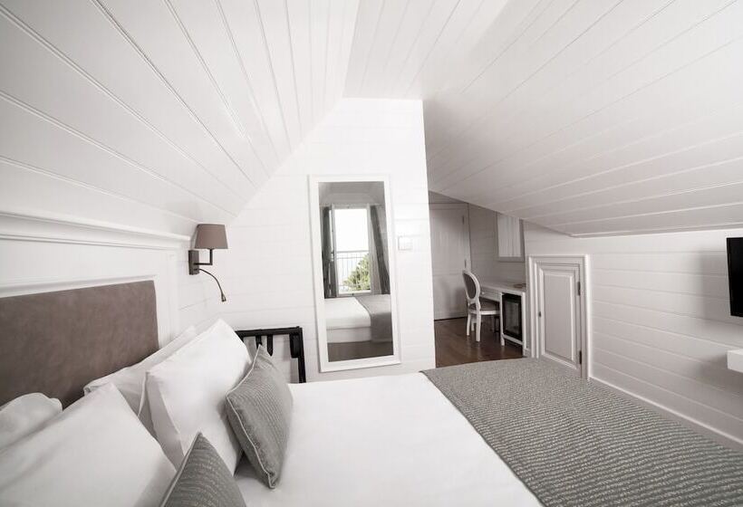 غرفة ديلوكس مطلّة علي البحر مزوَّدة بشُرفة, Triada Hotel Buyukada