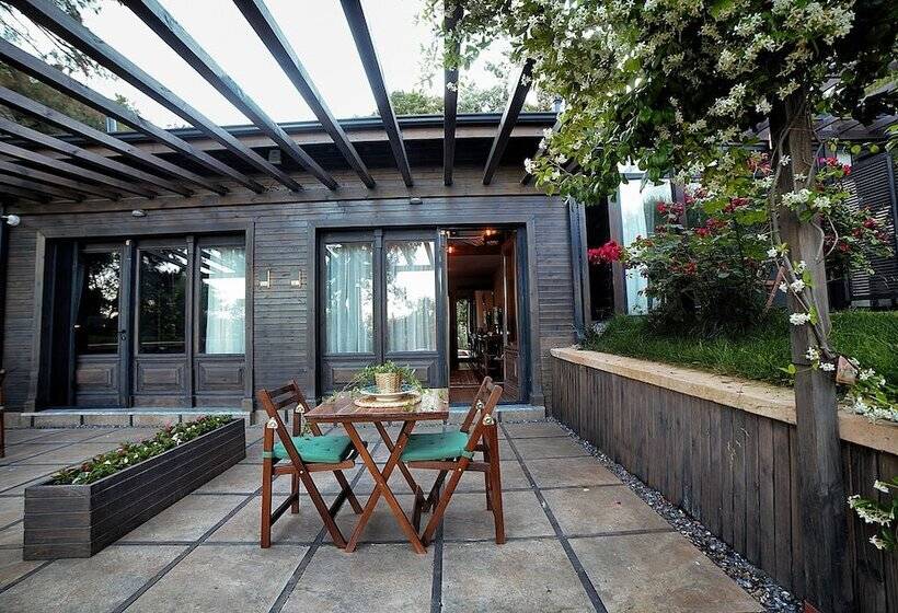 بنجلو عائلى, Triada Hotel Buyukada