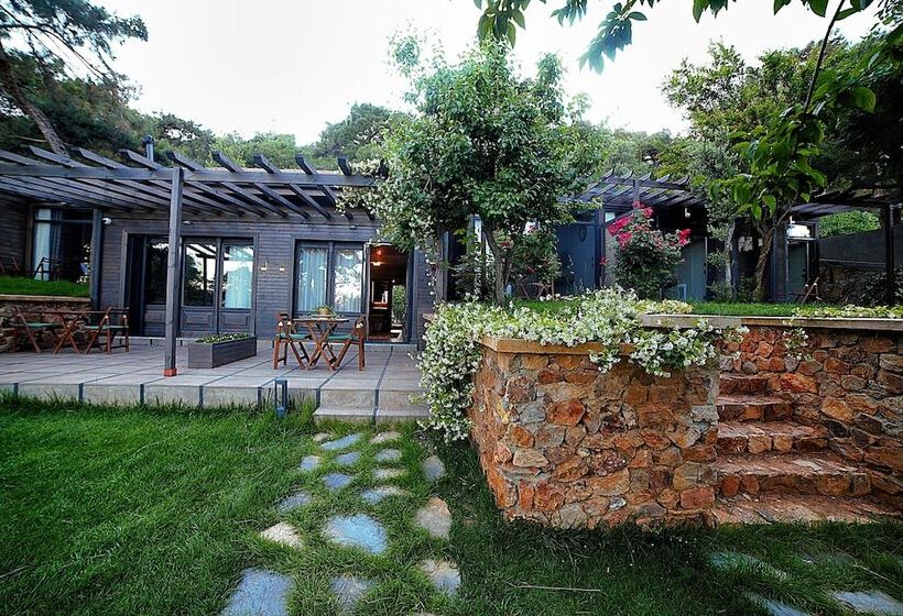 بنجلو عائلى, Triada Hotel Buyukada