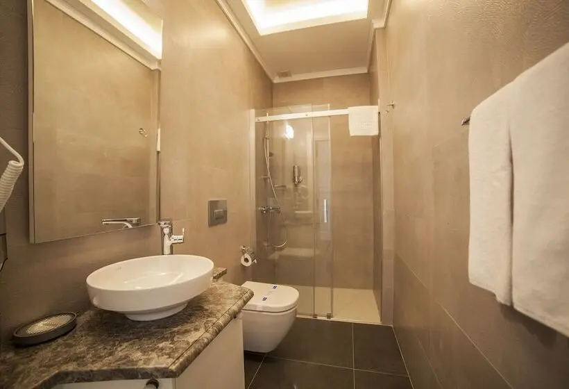 اتاق لوکس با بالکن و چشم‌انداز دریا, Triada Hotel Buyukada