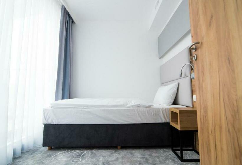 غرفة قياسية فردية, Limanova