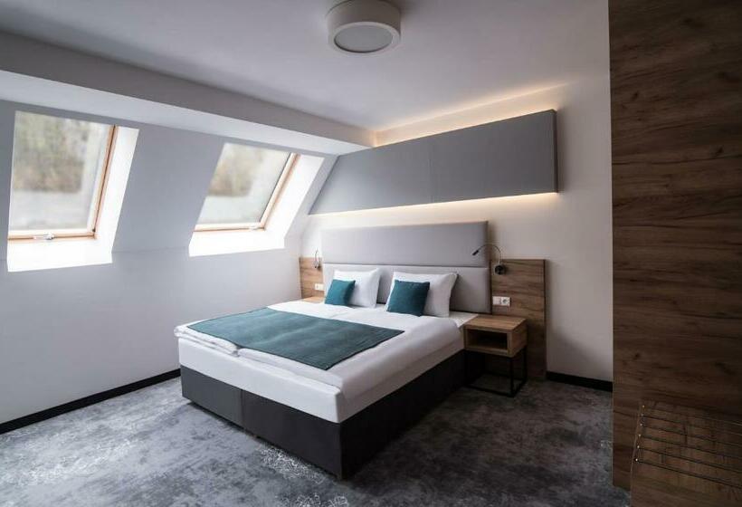 غرفة قياسية, Limanova