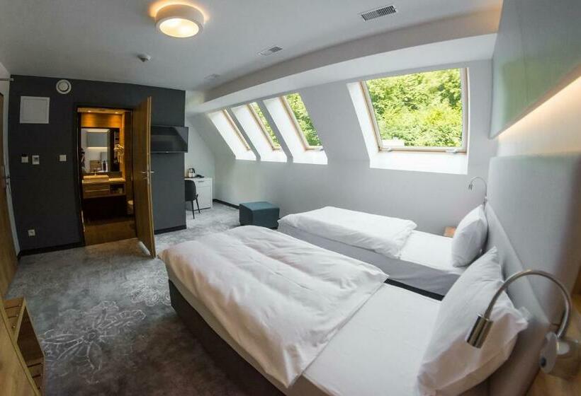 غرفة قياسية, Limanova