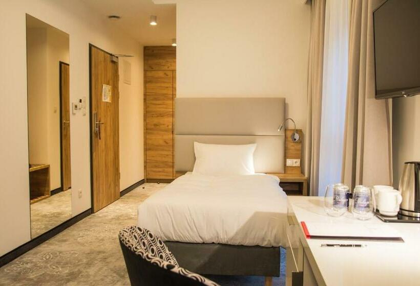 غرفة قياسية, Limanova