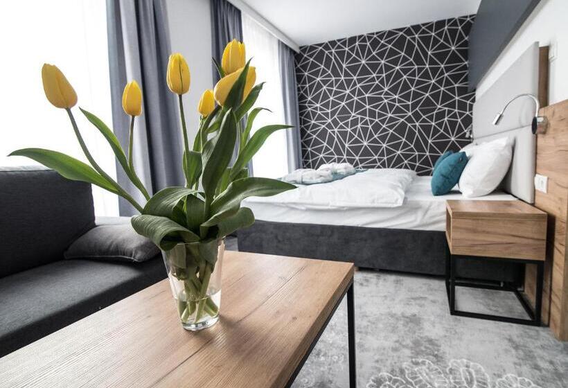 غرفة ديلوكس, Limanova