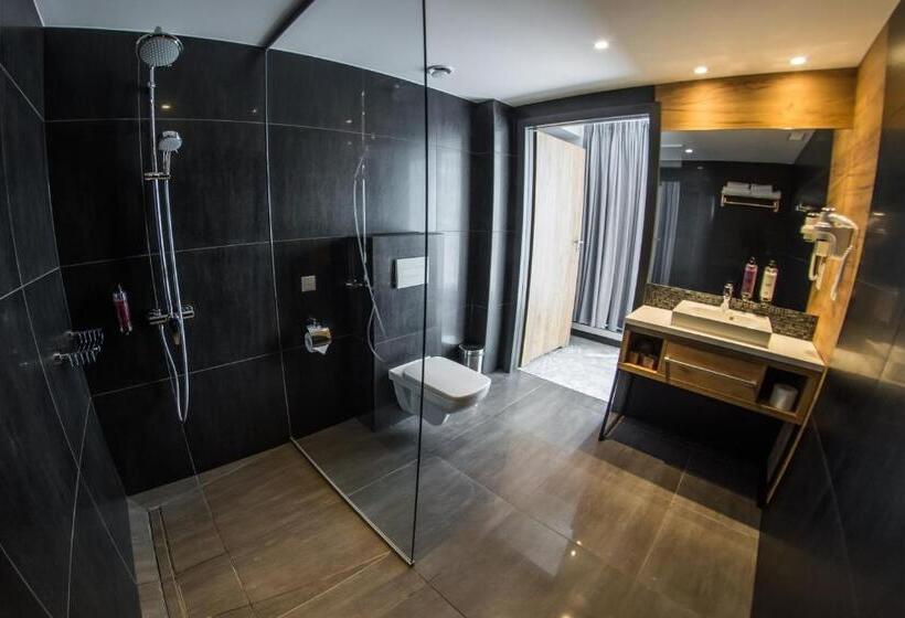 غرفة ديلوكس, Limanova