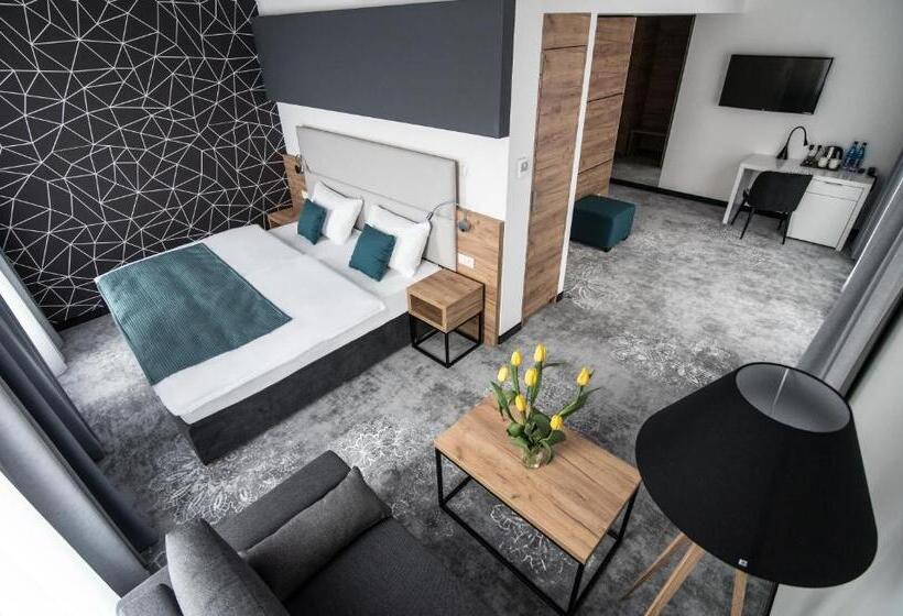 غرفة ديلوكس, Limanova