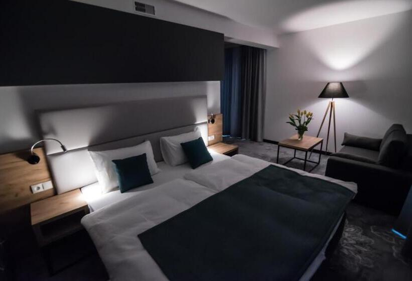 غرفة ديلوكس, Limanova