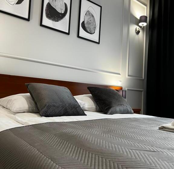 高级大房间, Nad Starą Nidą