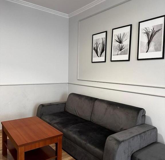 四人高级间, Nad Starą Nidą