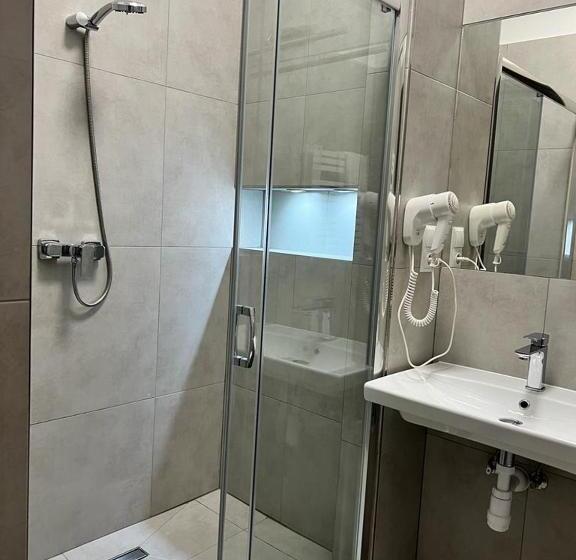 标准单人间, Nad Starą Nidą